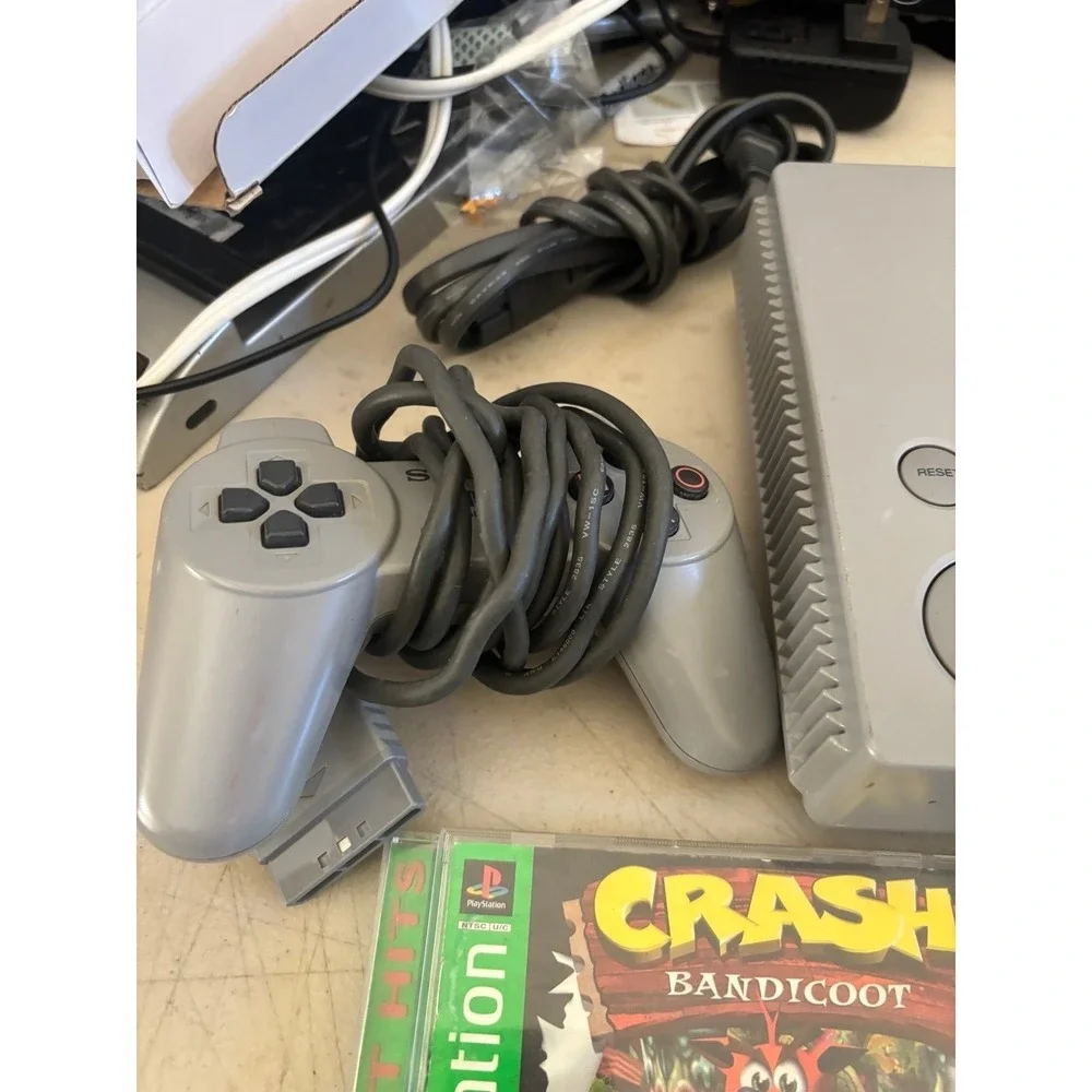 Sony PlayStation 1 PS1 Console Bundle w/Crash Bandicoot 1+2+ crash Bash + 2 cont